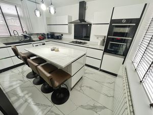 Kitchen- click for photo gallery
